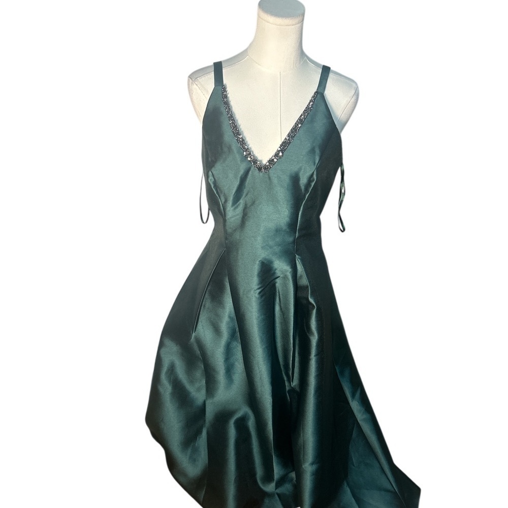 Carmen Marc Valvo Formal Event Emerald High-Low Beaded Mikado Gown Sz 8 - Picture 2 of 9